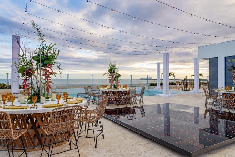 Residence Inn By Marriott Cancun Hotel Zone Экстерьер фото