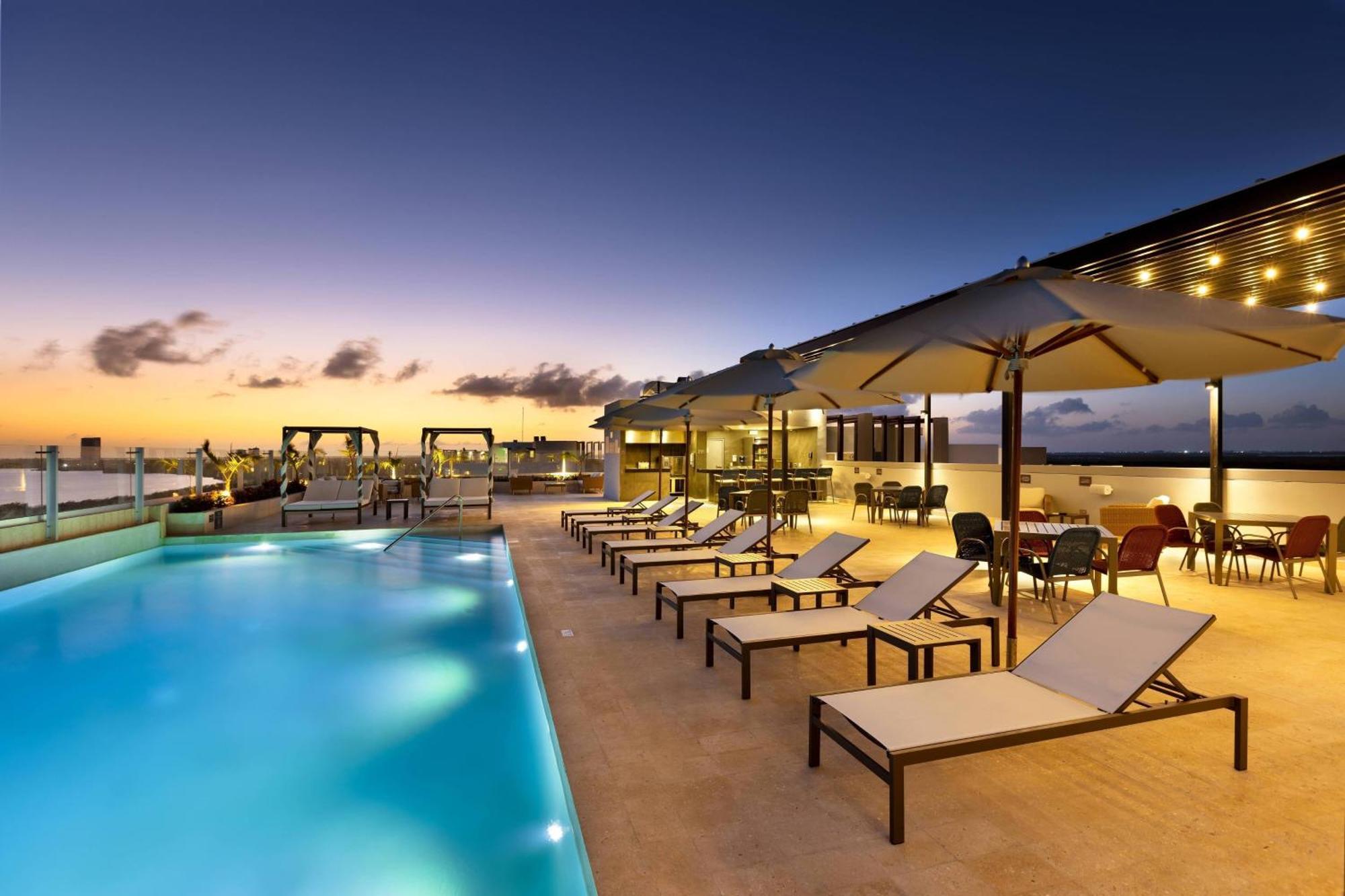 Residence Inn By Marriott Cancun Hotel Zone Экстерьер фото