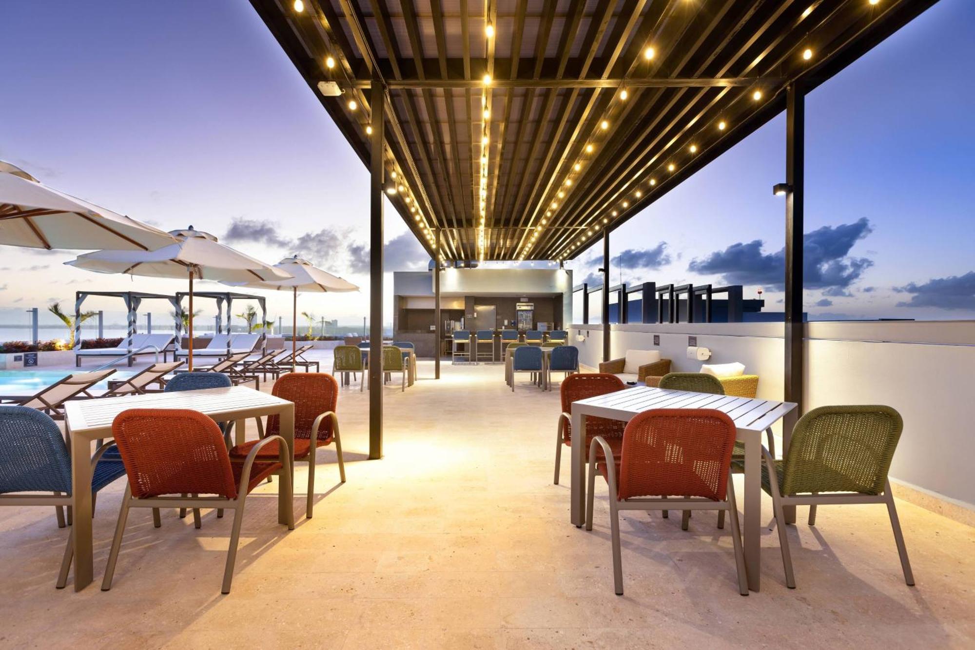 Residence Inn By Marriott Cancun Hotel Zone Экстерьер фото