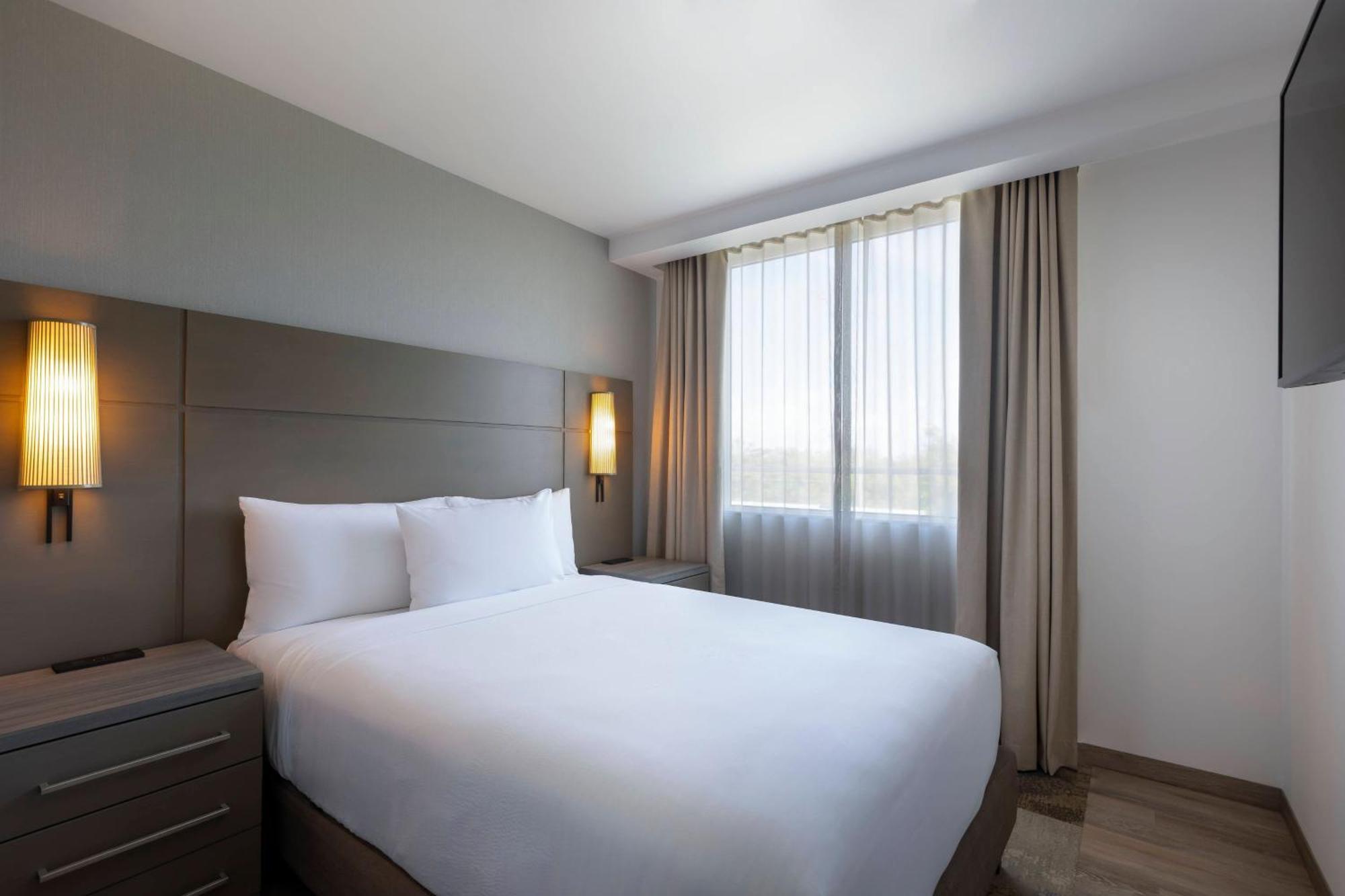 Residence Inn By Marriott Cancun Hotel Zone Экстерьер фото